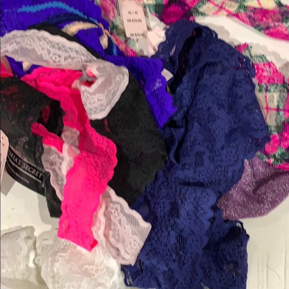 NWT VS thongs